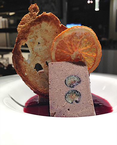 Elk pâté with sour cherry puree boiled in red wine
