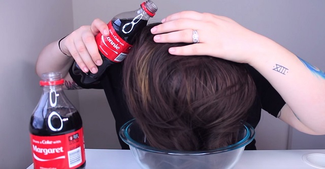 She rinsed her hair with two bottles of Coke - the results were absolutely surprising 