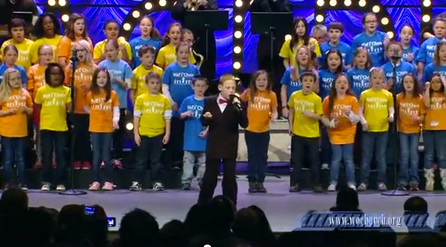 A blind and autistic boy impresses his audience singing “Lean on Me”