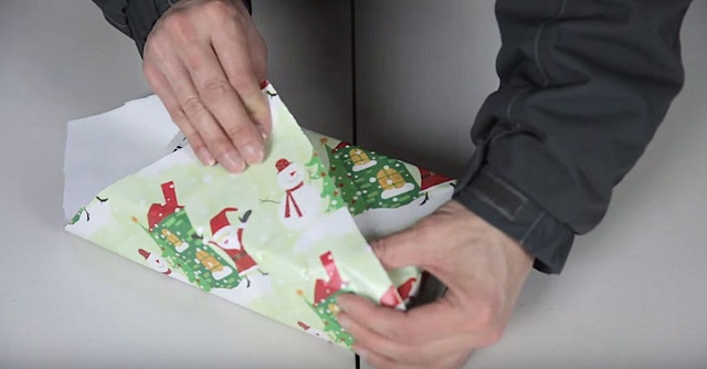 The Japanese way to wrap presents - so straightforward everyone can learn it!