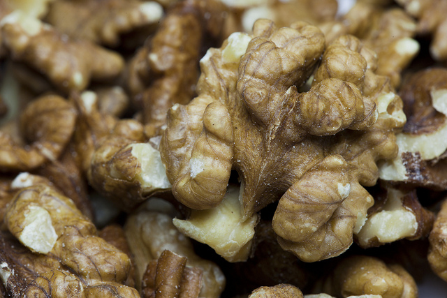 Eat five nuts and wait four hours! Something amazing will happen to your body