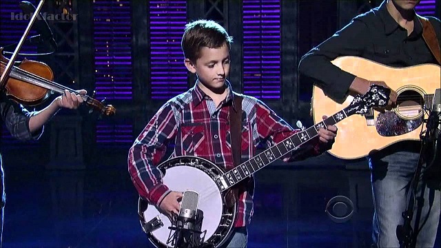 A 9 year old boy was invited to play the banjo, but nobody was expecting such an interpretation!