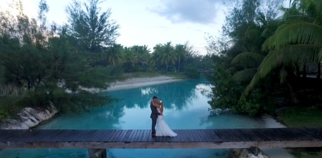 This couple was married in paradise. Take a look at their wedding album