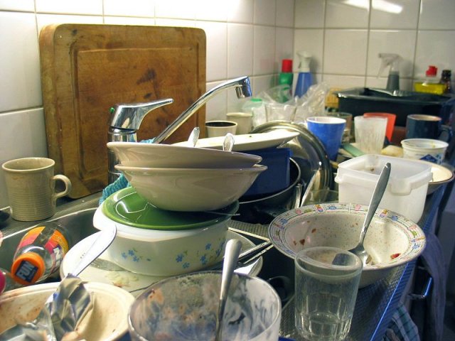 7 reasons why you should not wash dishes by hand