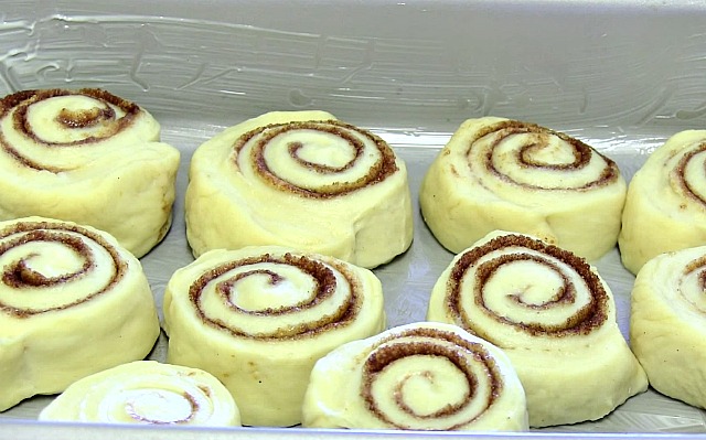 How to make the best of cinnamon rolls ever