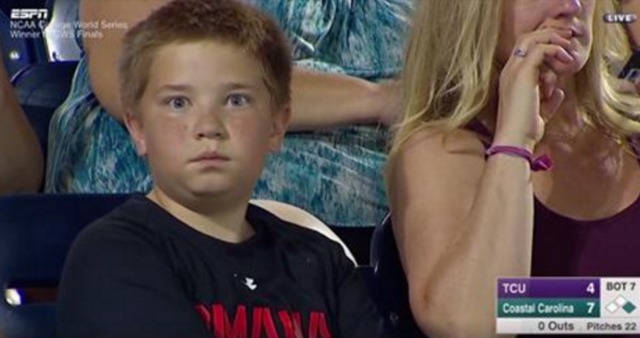 This funny kid makes a whole stadium laugh and becomes an Internet sensation