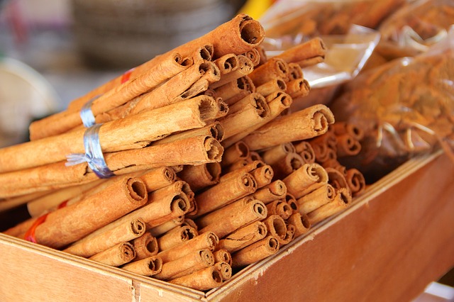 8 health problems you can cure effectively with honey and cinnamon
