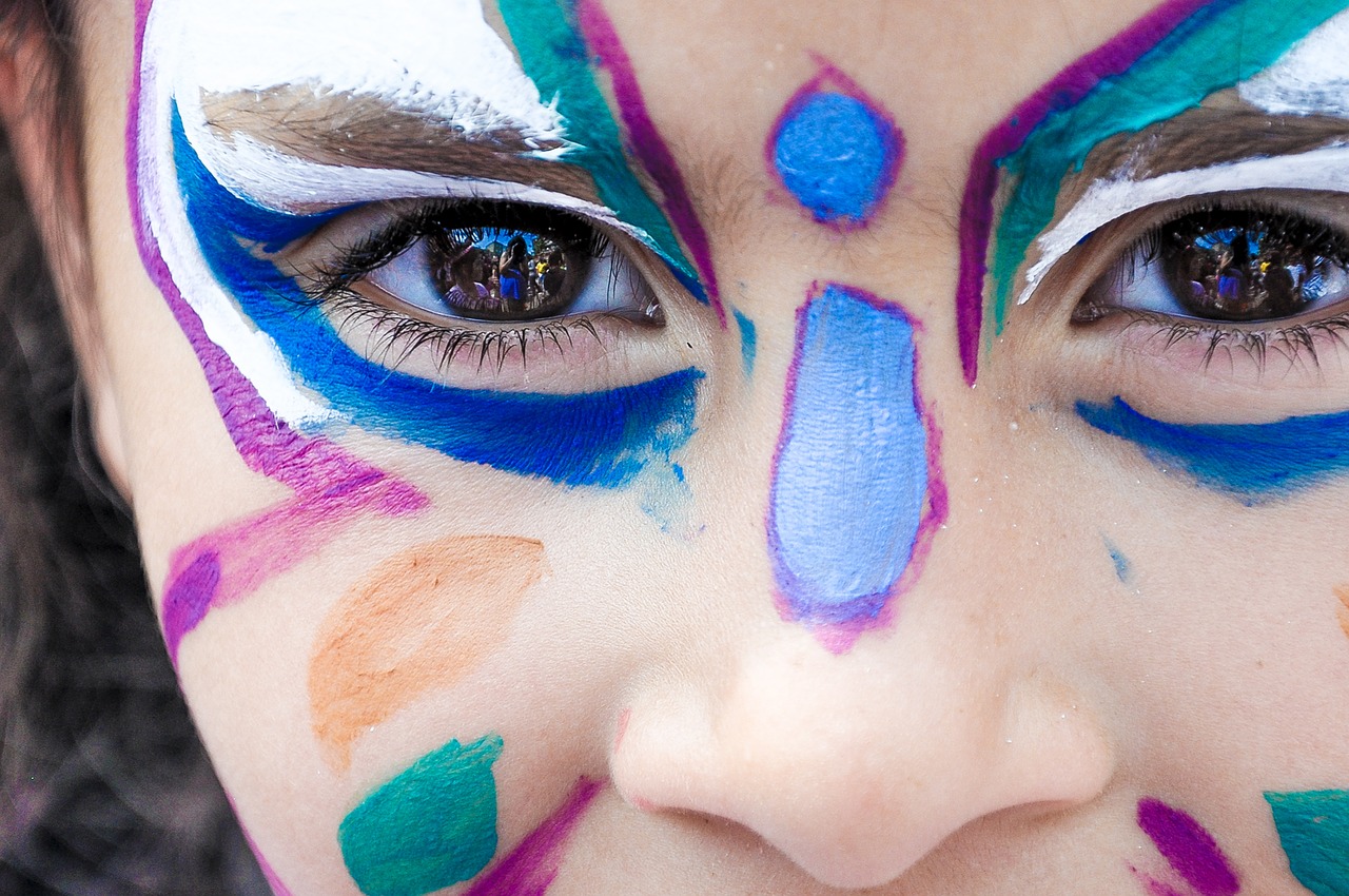 Your kids will love it: make face paint at home!