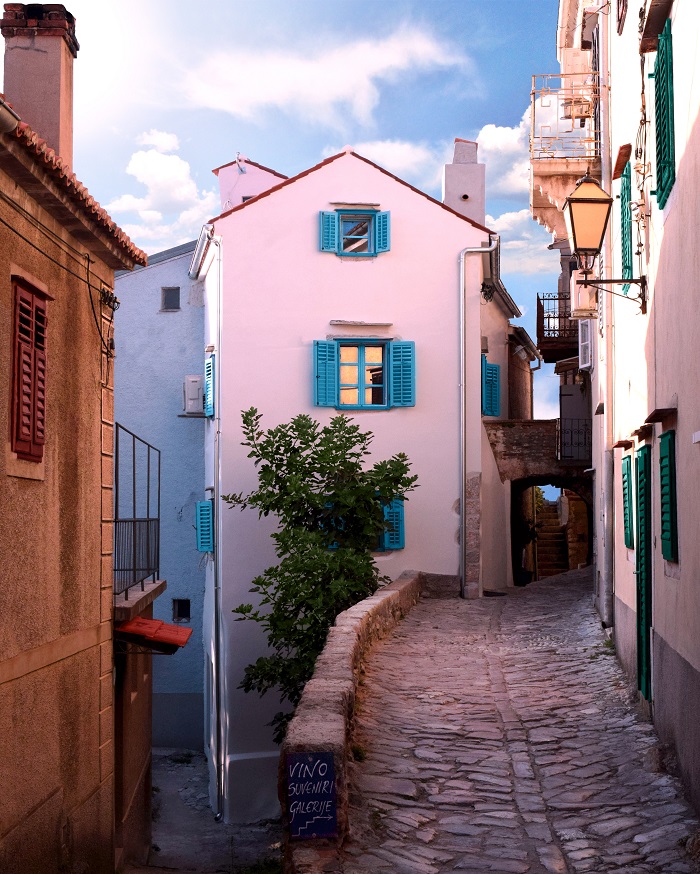 Vrbnik - an idyllic Croatian town with the narrowest street in the world