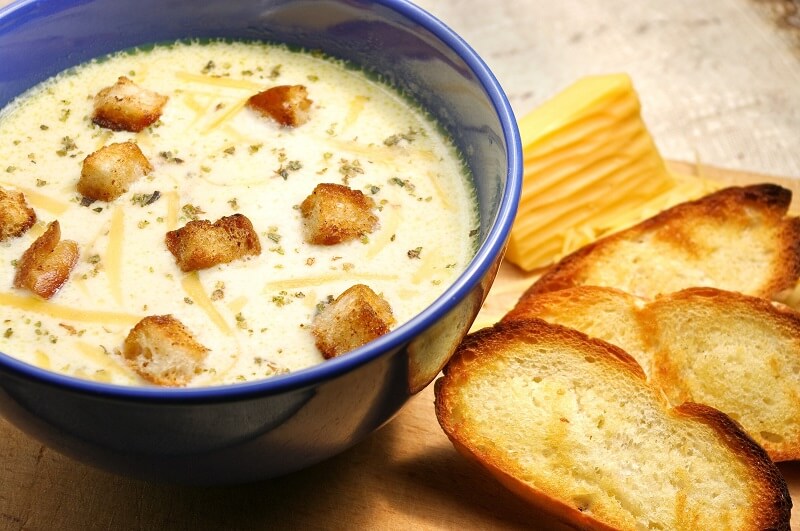 Spicy 3-cheese cream soup: a deliciously warming and filling experience for cold days