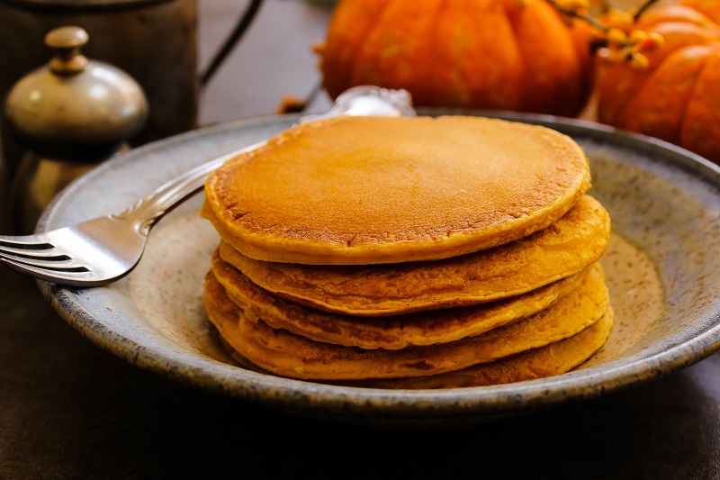 Cinnamon pumpkin pancakes - a sweet breakfast for cold mornings