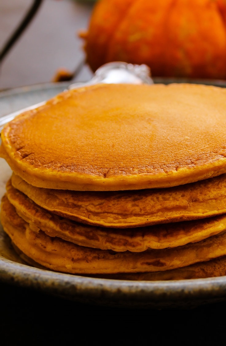 Cinnamon pumpkin pancakes - a sweet breakfast for cold mornings