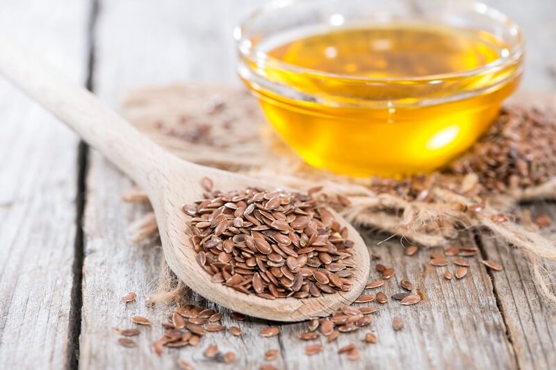 Linseed oil: benefits for health and beauty. How to use it?