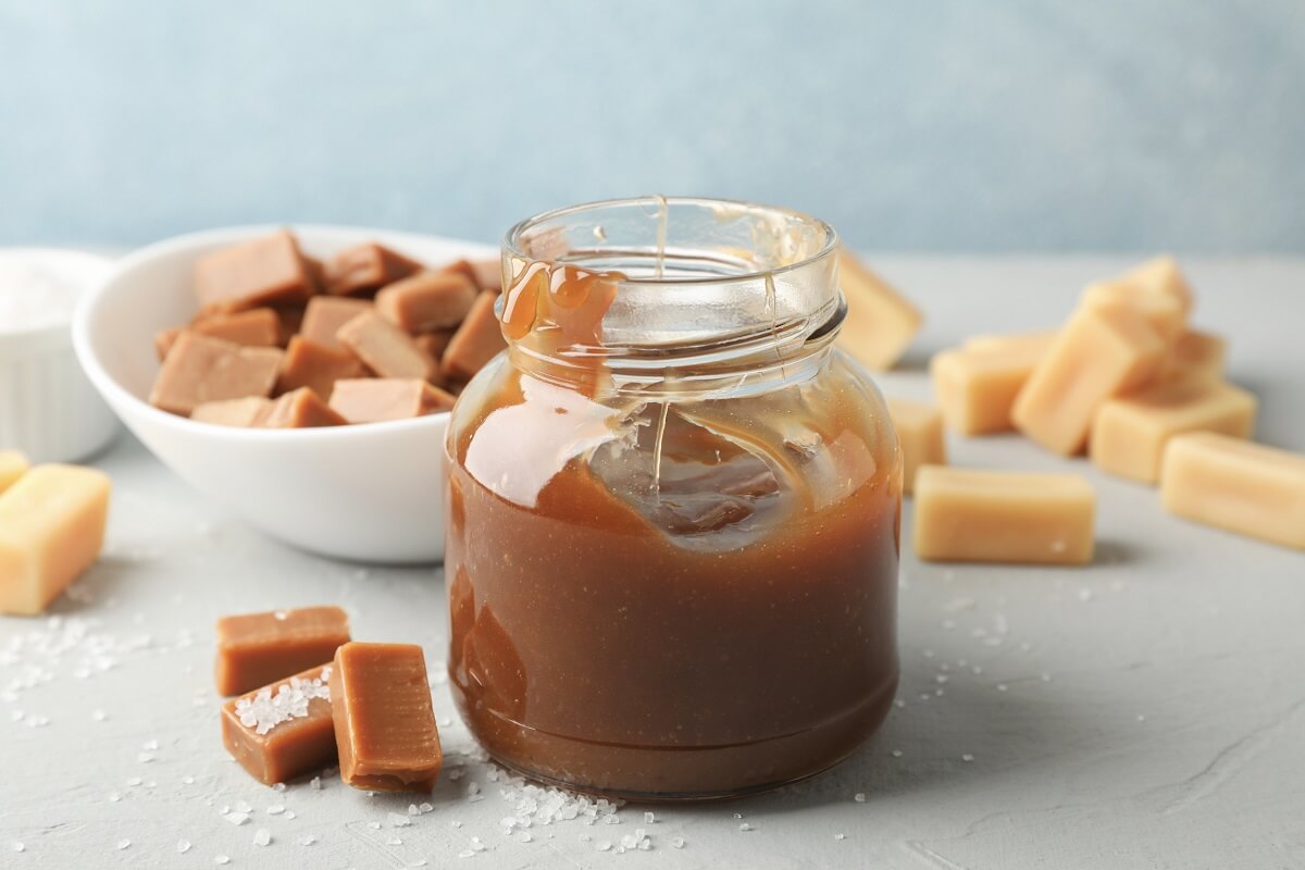 Homemade salted caramel cream: delicious and perfect as a gift